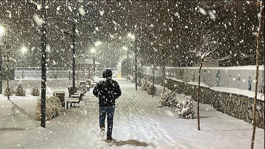 Kar fırtınası geliyor! Günlerce sürecek, Meteoroloji, İstanbul için alarma geçildi, hepsi iptal edildi