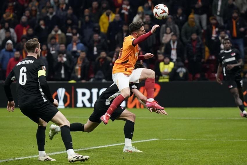 Okan Buruk istifa çağrısı sonrası sert sözler: Gol yemediğin maç yok, otur bir düşün!
