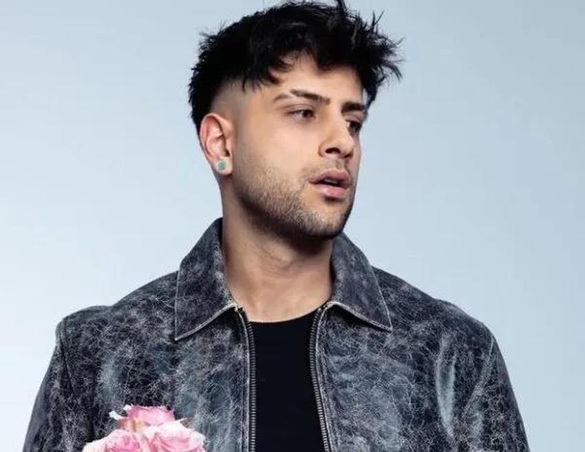 Garsonluktan beyaz perdeye, tezgahtarlıktan sahnelere... Ünlülerin şöhret olmadan önceki meslekleri gündem oldu! Hangi yıldız geçmişte hangi işi yapıyordu?