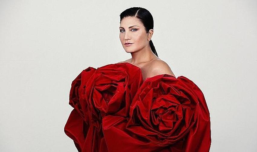 Garsonluktan beyaz perdeye, tezgahtarlıktan sahnelere... Ünlülerin şöhret olmadan önceki meslekleri gündem oldu! Hangi yıldız geçmişte hangi işi yapıyordu?