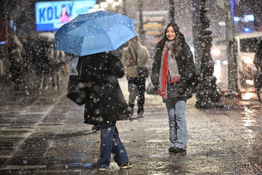Kar yağışları etkisi artıracak! Meteoroloji'den birçok il için sarı ve turuncu kodlu uyarı geldi