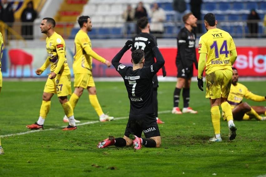 Eyüpspor Beşiktaş maçı:1-3 Kartal yine geriden geldi 3 puanı 3 golle aldı
