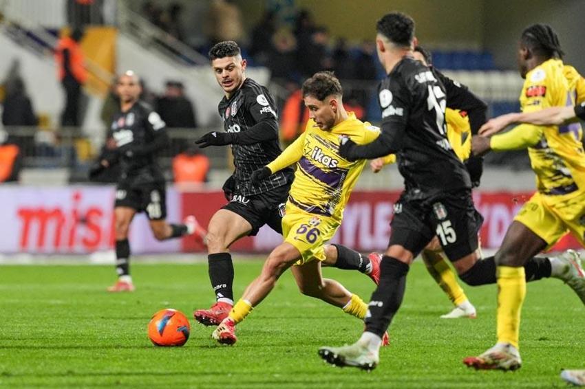 Eyüpspor Beşiktaş maçı:1-3 Kartal yine geriden geldi 3 puanı 3 golle aldı