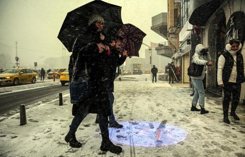 İstanbul'a yeni kar yağışı dalgası geliyor! 'En soğuk gece' olacak dedi ve ekledi: Pazartesi okullar tatil olabilir