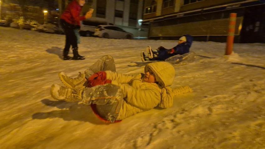 İstanbul'a yeni kar yağışı dalgası geliyor! 'En soğuk gece' olacak dedi ve ekledi: Pazartesi okullar tatil olabilir