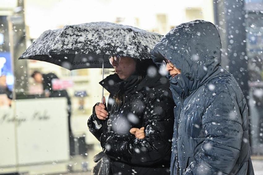 Lapa lapa kar yağışı için Meteoroloji ve AKOM'dan uyarılar peş peşe geldi! Sibirya soğukları İstanbul'u donduracak