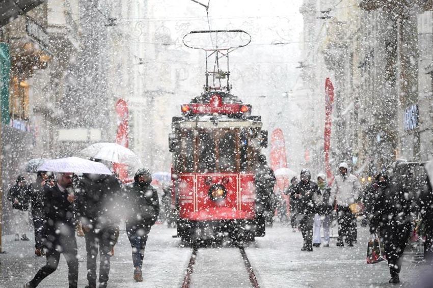 Lapa lapa kar yağışı için Meteoroloji ve AKOM'dan uyarılar peş peşe geldi! Sibirya soğukları İstanbul'u donduracak