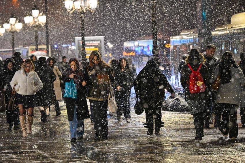 Lapa lapa kar yağışı için Meteoroloji ve AKOM'dan uyarılar peş peşe geldi! Sibirya soğukları İstanbul'u donduracak