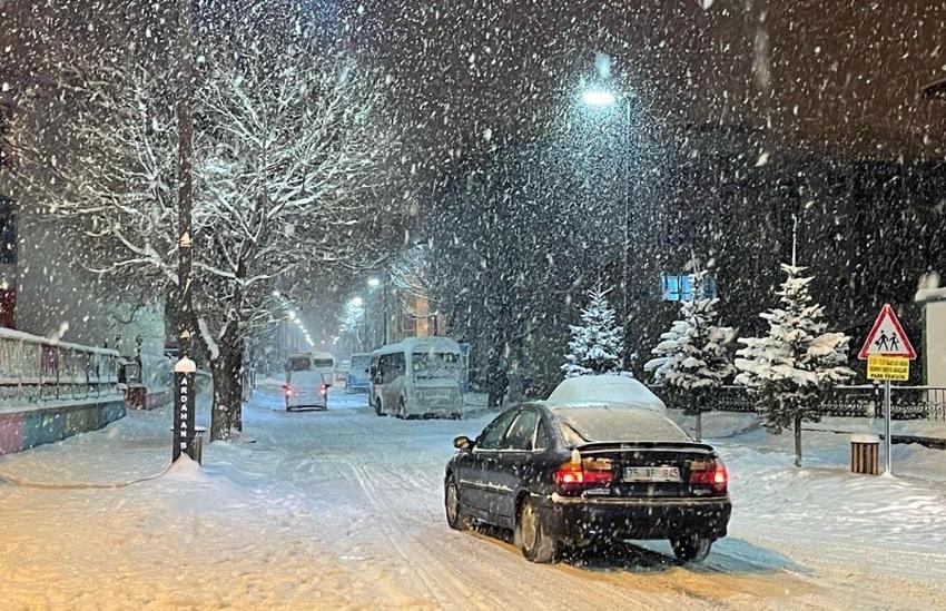 Lapa lapa kar yağışı için Meteoroloji ve AKOM'dan uyarılar peş peşe geldi! Sibirya soğukları İstanbul'u donduracak