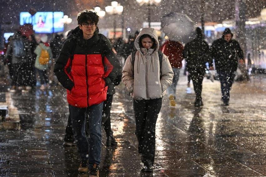 Lapa lapa kar yağışı için Meteoroloji ve AKOM'dan uyarılar peş peşe geldi! Sibirya soğukları İstanbul'u donduracak