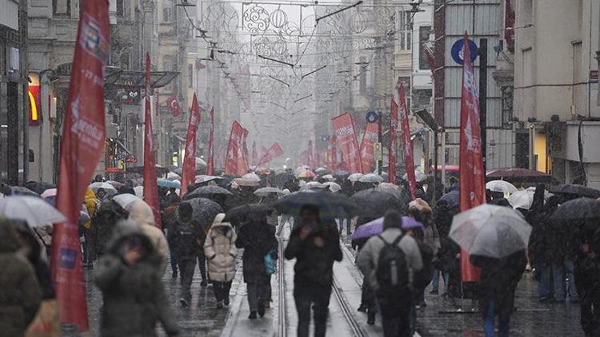 Lapa lapa kar yağacak uyarısında bulunan Meteoroloji ve AKOM'dan sonra THY uçuşların iptal edildiğini duyurdu! 'Yarın okullar tatil olabilir'