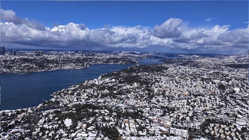 Lapa lapa kar yağacak uyarısında bulunan Meteoroloji ve AKOM'dan sonra THY uçuşların iptal edildiğini duyurdu! 'Yarın okullar tatil olabilir'
