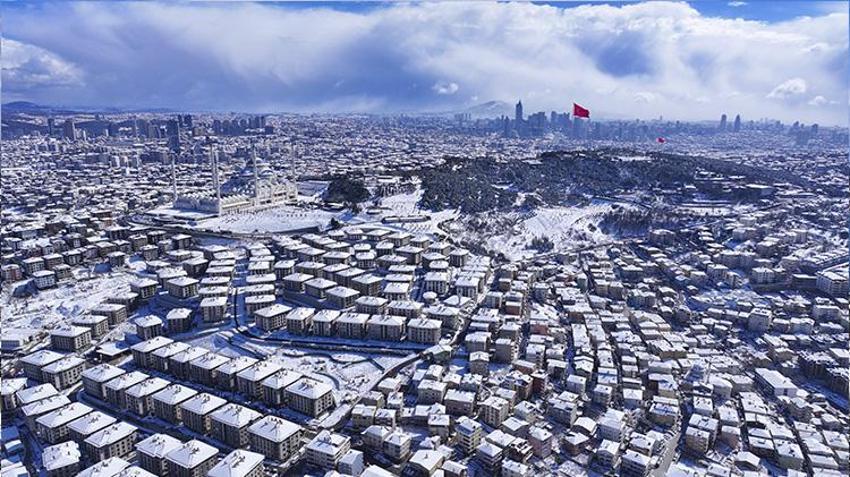 Lapa lapa kar yağacak uyarısında bulunan Meteoroloji ve AKOM'dan sonra THY uçuşların iptal edildiğini duyurdu! 'Yarın okullar tatil olabilir'