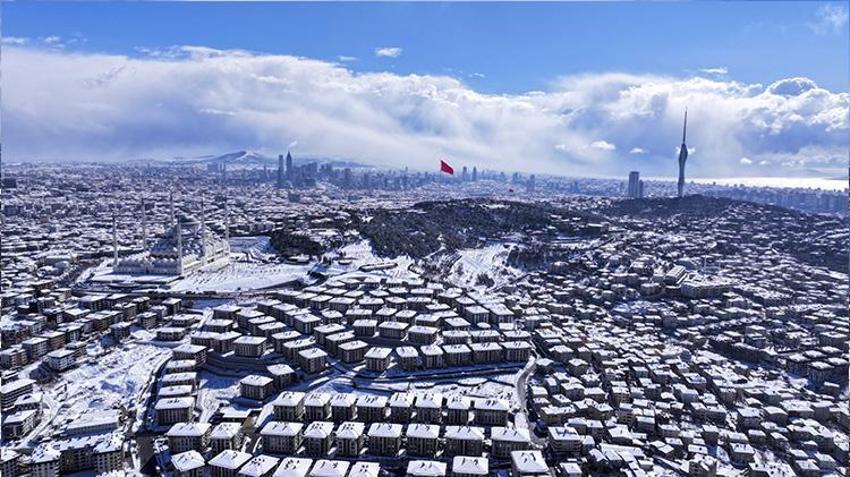 Lapa lapa kar yağacak uyarısında bulunan Meteoroloji ve AKOM'dan sonra THY uçuşların iptal edildiğini duyurdu! 'Yarın okullar tatil olabilir'