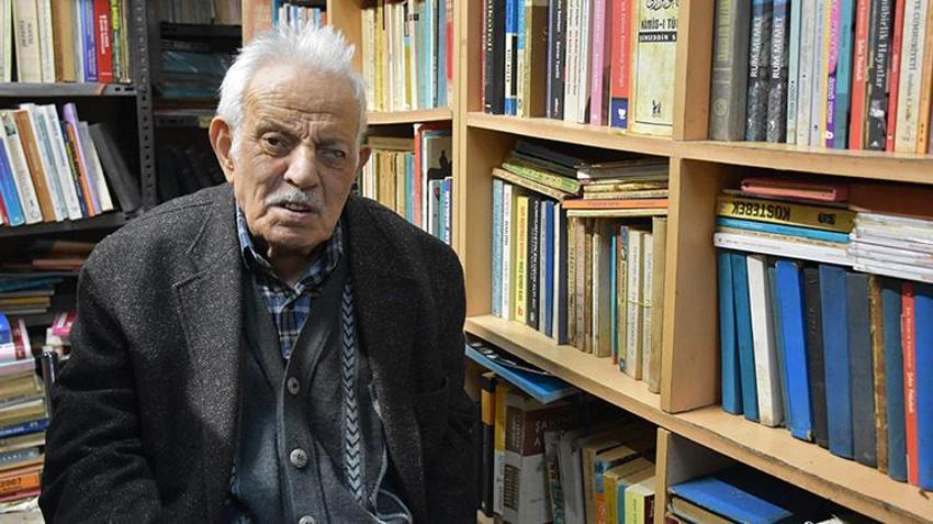 Trabzon'da 91 yaşındaki sahaf hastalıklarına rağmen dükkanını açarak insanların faydalanmasını istiyor