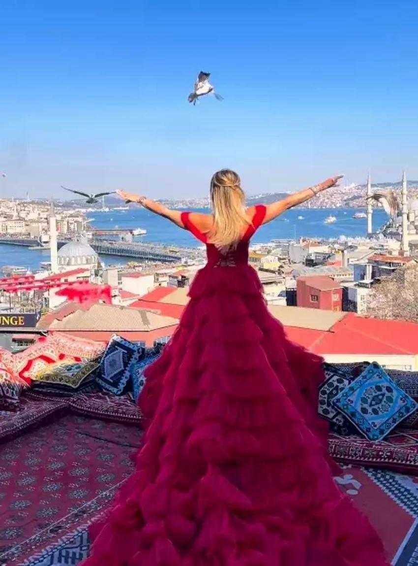 Wanda Nara 'Yılın kadını' ödülünü aldı elbisesi dikkat çekti