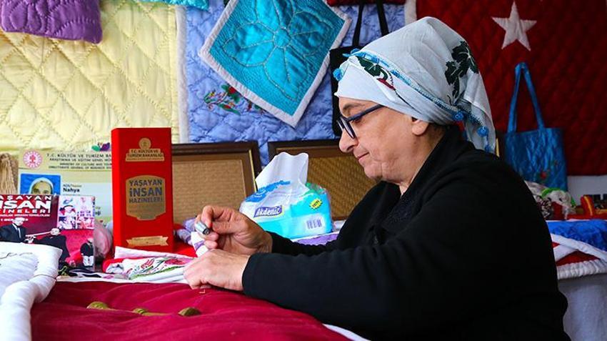 Hatay'da deprem sırasında atölyesi yıkılan yorgan ustasına yeni tezgah verildi