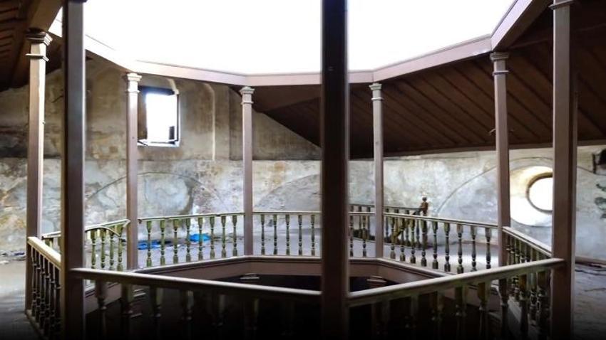 Anıtsal yapı olarak tescil edilen tarihi hamam satılıyor