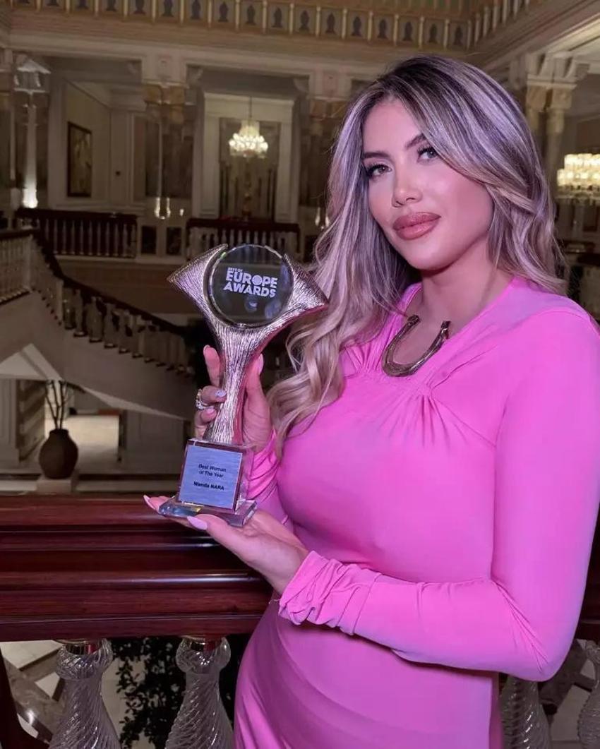 Yasmin Erbil, yılın kadını seçilen Wanda Nara'ya çattı!