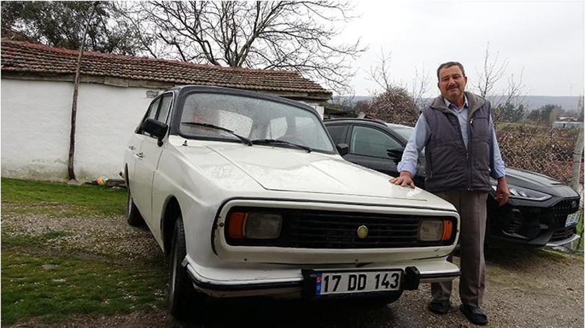 Çanakkale'de 33 yıldır gözü gibi baktığı 1977 model Anadol marka aracını, yaptırdığı özel garajında saklıyor