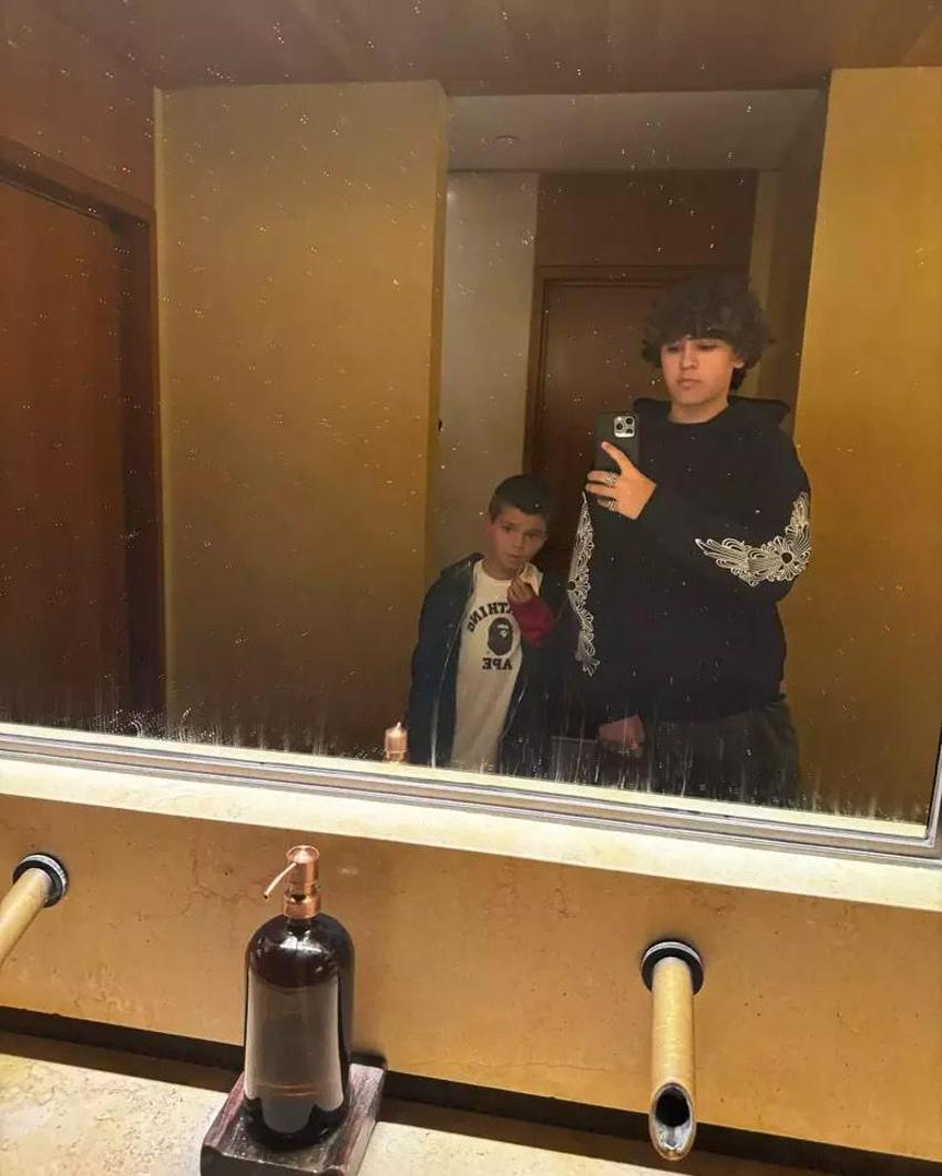 Dünya magazini bu skandalı konuşuyor! Kourtney Kardashian'ın 15 yaşındaki oğlu Mason Disick baba mı oldu?