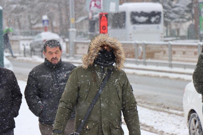 Kar yağışları, yağmur ve sağanaklar geri dönüyor! Meteoroloji buzlanma ve çığ tehlikesine karşı uyardı