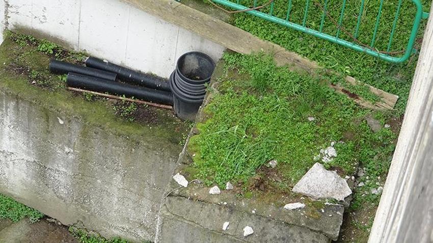 İzmit'te korkutan görüntü! İstinat duvarında dökülme oldu yarıklar her geçen gün büyüyor