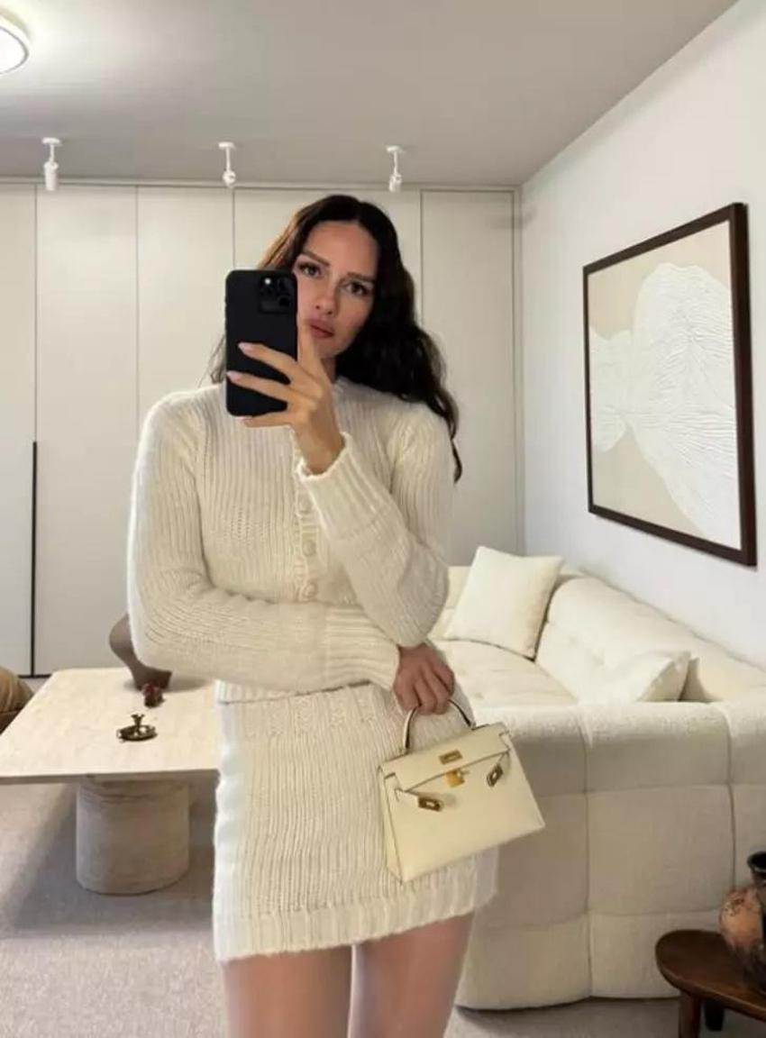 Örgü mini eteğiyle Yasemin Özilhan tepki çekti!
