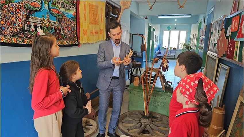 Lise yıllarında topladı, öğretmen olunca sergiledi! Zonguldak'ta 5 öğrencili okulda müze açtı