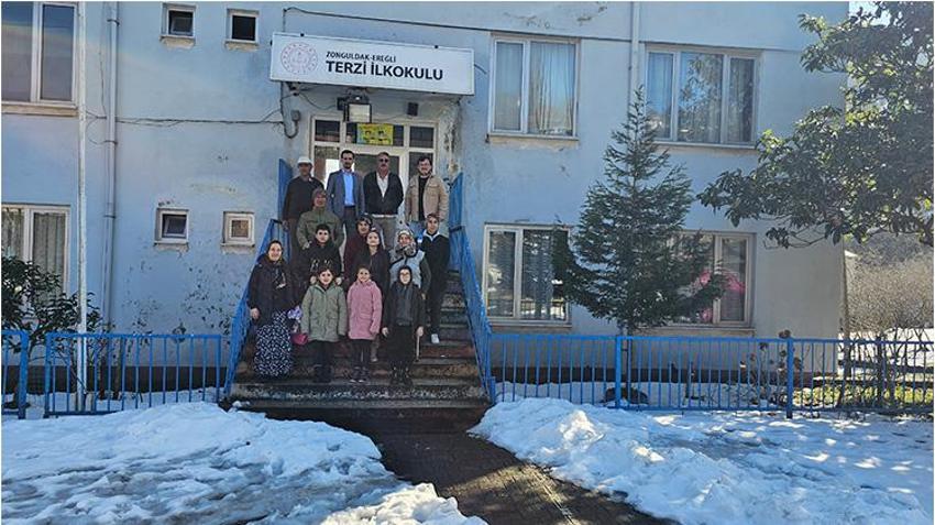 Lise yıllarında topladı, öğretmen olunca sergiledi! Zonguldak'ta 5 öğrencili okulda müze açtı
