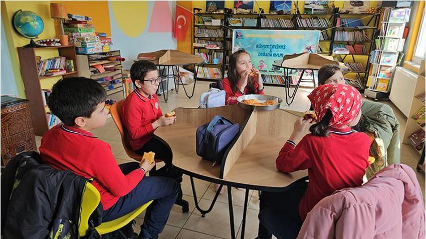Lise yıllarında topladı, öğretmen olunca sergiledi! Zonguldak'ta 5 öğrencili okulda müze açtı