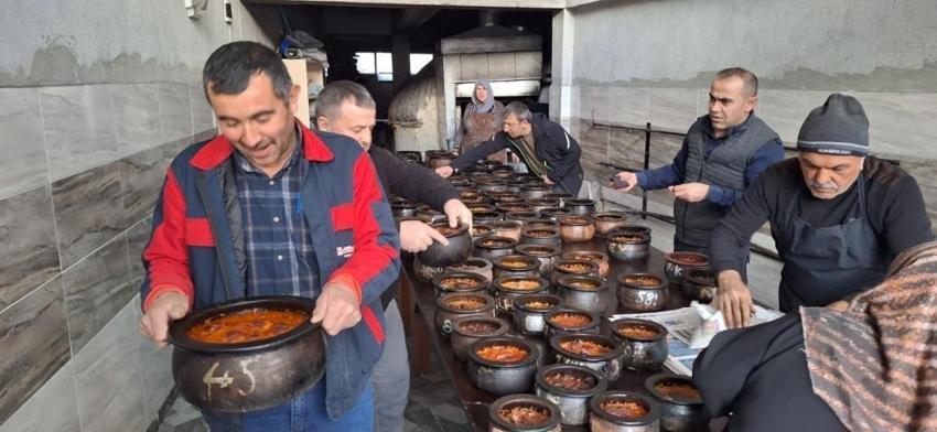 8 saatte pişiyor, yemek hazır olunca kaleden davul çalınıyor! Ramazan geleneği yüzyıllardır yaşatılıyor