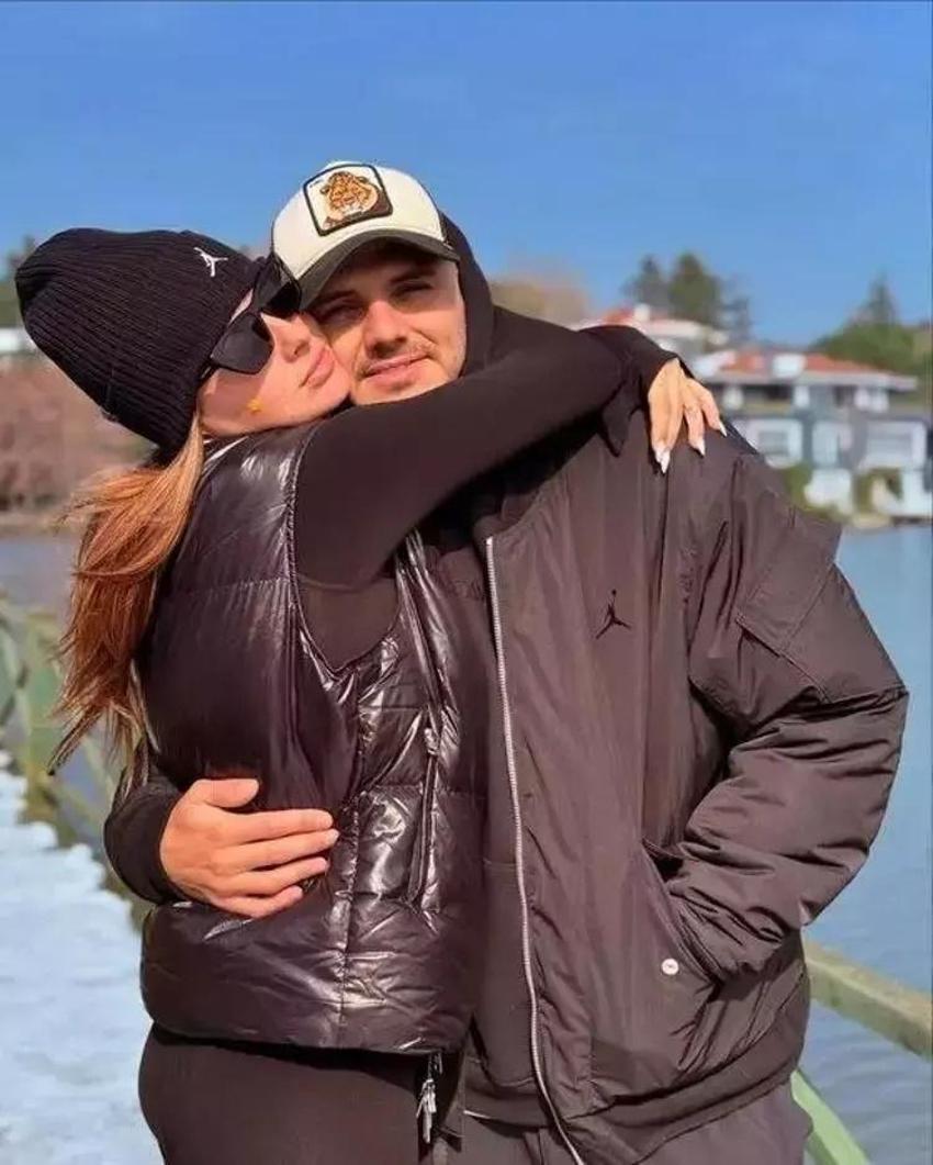 Mauro Icardi'nin oturduğu bank turistik yer olarak işaretlendi: Evlenme teklif edildi