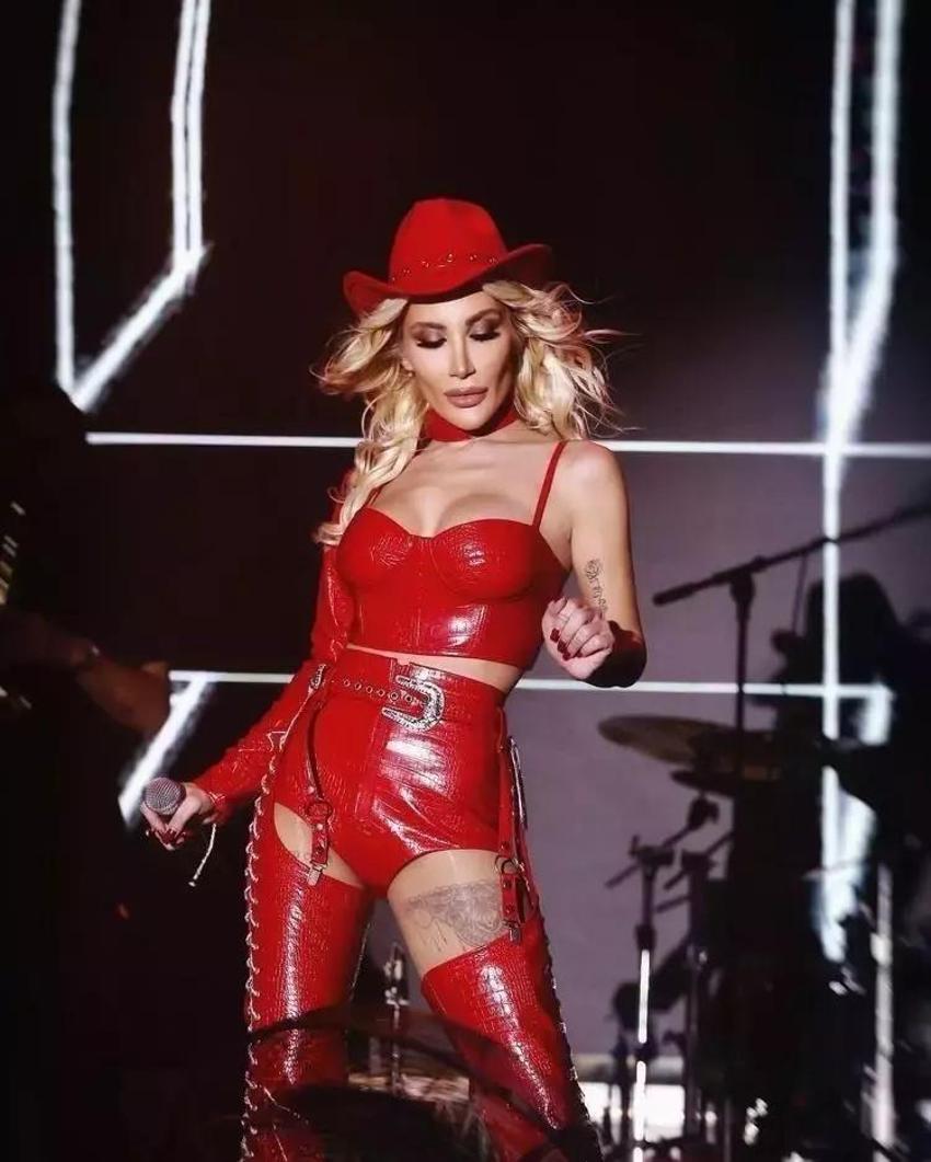 İrem Derici aşkın tadını çıkarıyor! Sevgilisiyle yeni pozlar verdi