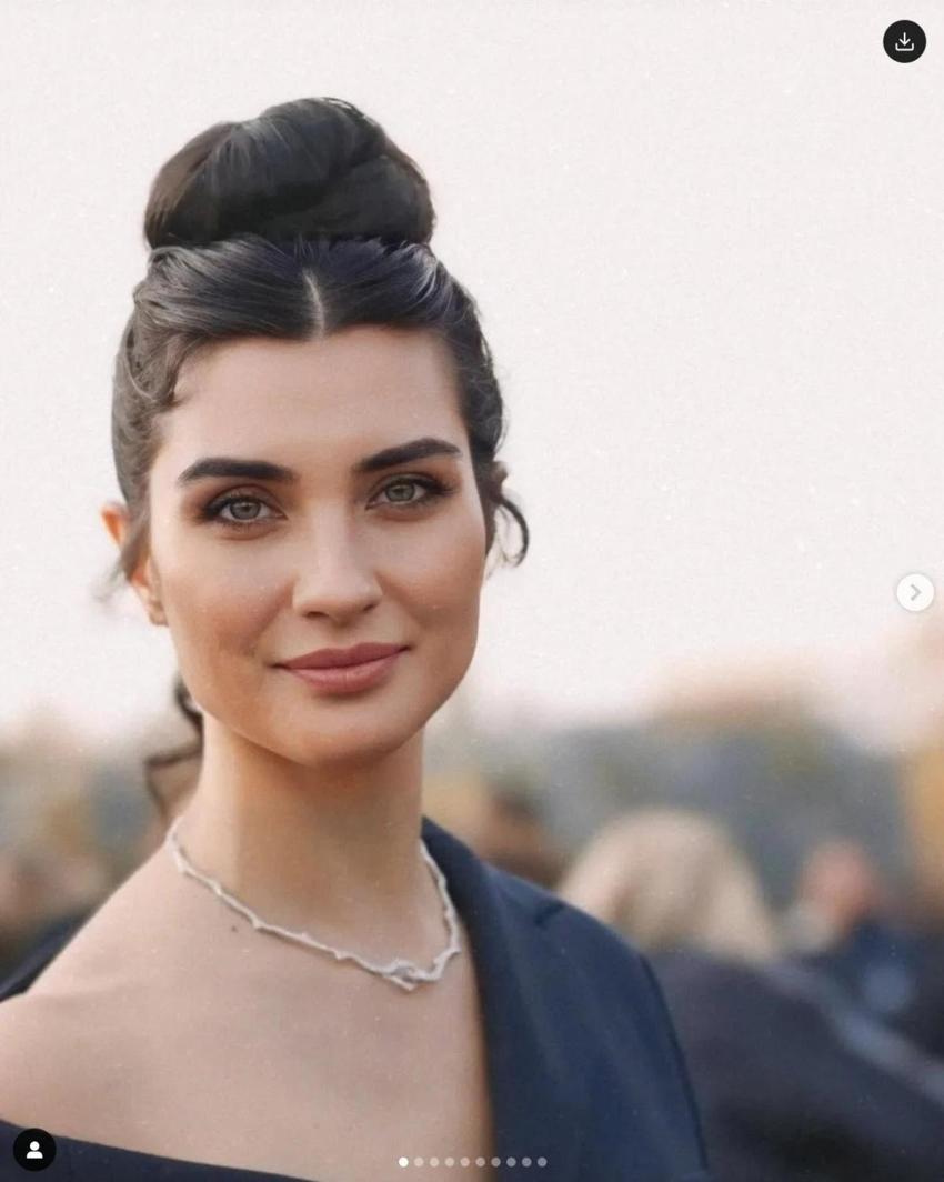 Tuba Büyüküstün Paris Moda Haftası'nda! Güzelliğiyle damga vurdu
