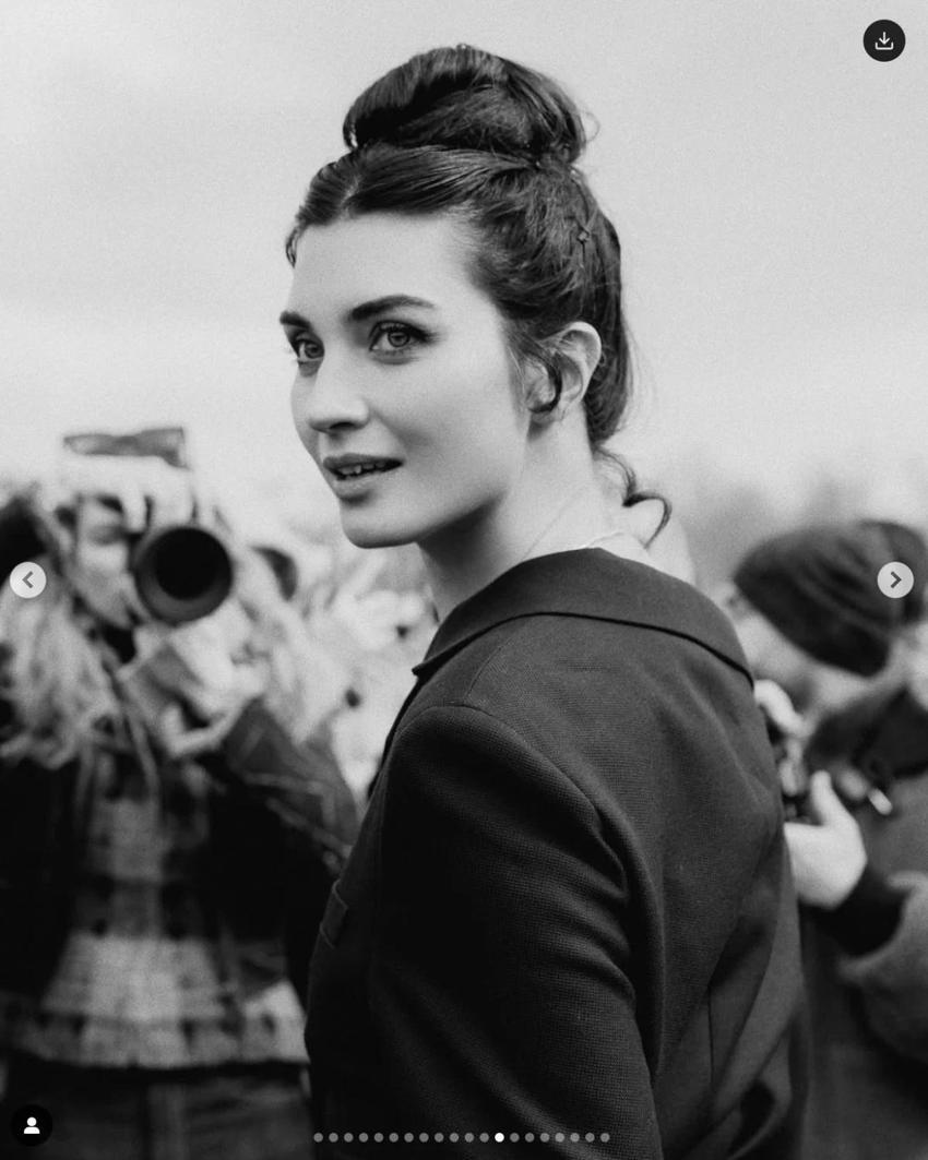 Tuba Büyüküstün Paris Moda Haftası'nda! Güzelliğiyle damga vurdu