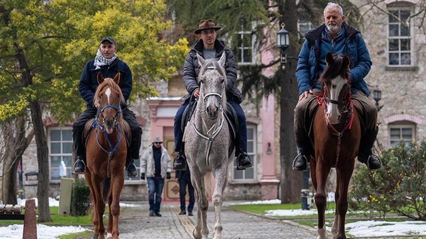 İspanya'dan Suudi Arabistan'a at sırtında hac yolculuğu! İstanbul'dan da geçtiler