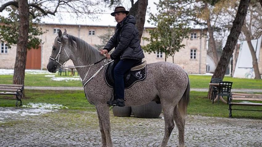 İspanya'dan Suudi Arabistan'a at sırtında hac yolculuğu! İstanbul'dan da geçtiler