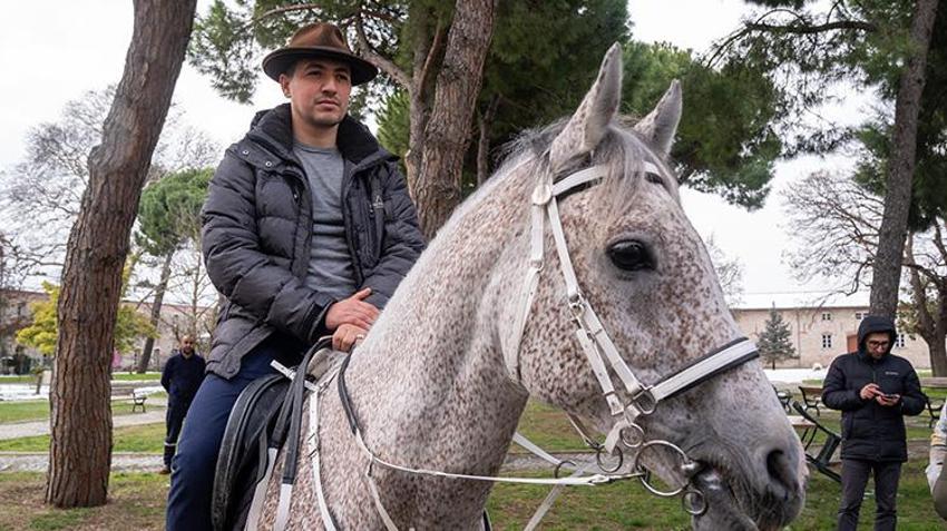 İspanya'dan Suudi Arabistan'a at sırtında hac yolculuğu! İstanbul'dan da geçtiler