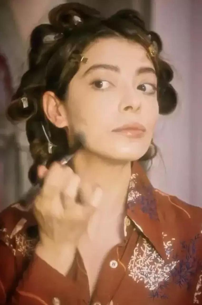 Selin Şekerci'nin Türkan Şoray makyajına yorum yağdı!