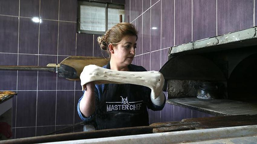 Eşinin vefatının ardından fırınını devraldı, 'Hatırası var' deyip ustalaştı! Depreme rağmen pes etmedi