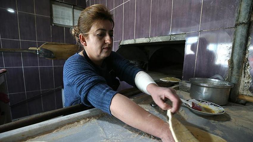 Eşinin vefatının ardından fırınını devraldı, 'Hatırası var' deyip ustalaştı! Depreme rağmen pes etmedi