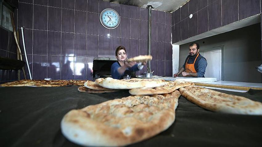 Eşinin vefatının ardından fırınını devraldı, 'Hatırası var' deyip ustalaştı! Depreme rağmen pes etmedi