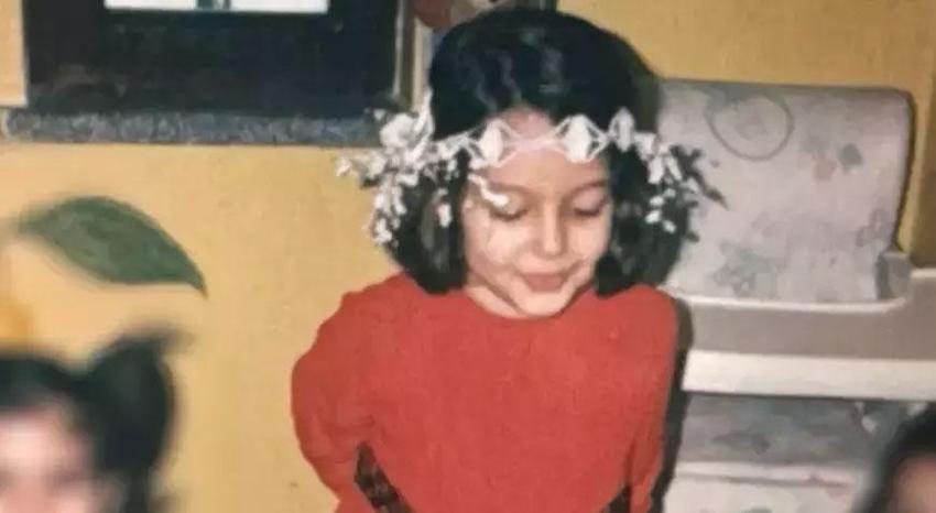 Doğum gününü çocukluk fotoğrafıyla kutladı! 'Sahnede 30 yaşına girdim'