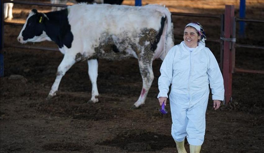 İzmir'de eşi iflas edince hayvan çiftliği kurup iş kadını oldu