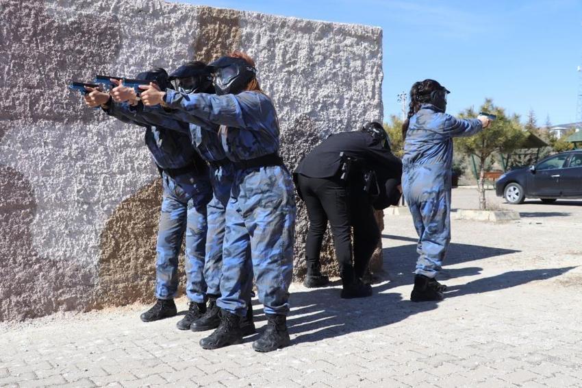 Kadın koruma polislerinin zorlu eğitimi: Devlet başkanları onlara emanet