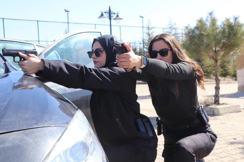 Kadın koruma polislerinin zorlu eğitimi: Devlet başkanları onlara emanet