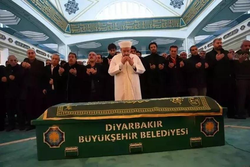 Mahsun Kırmızıgül'den ölen annesi için duygusal paylaşım! 