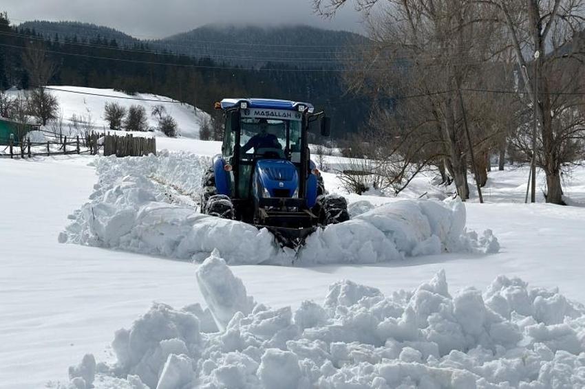 Özel aparat üretti, karlı yolları aştı! Kastamonu muhtar sosyal medyada gündem oldu