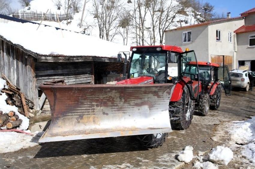 Özel aparat üretti, karlı yolları aştı! Kastamonu muhtar sosyal medyada gündem oldu